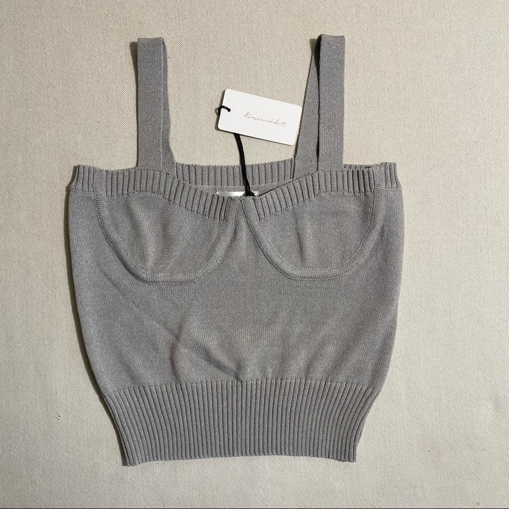 Line & Dot Top